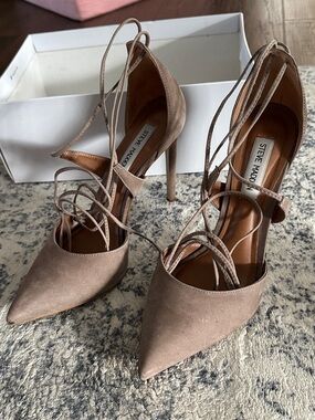 Steve Madden Taupe Lace-Up Pointed-Toe Stiletto Heels